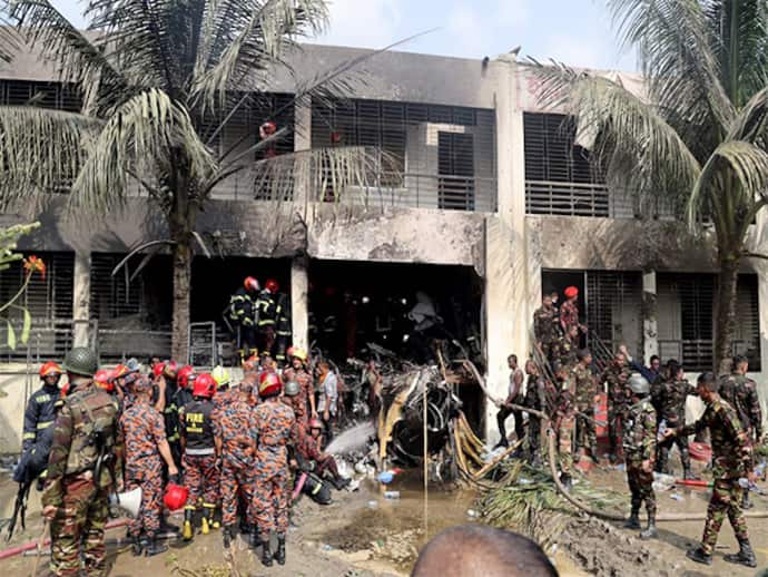 Firefighters and soldiers at the crash site of a Bangladesh Air Force training jet in Dhaka. (Source: Reuters)