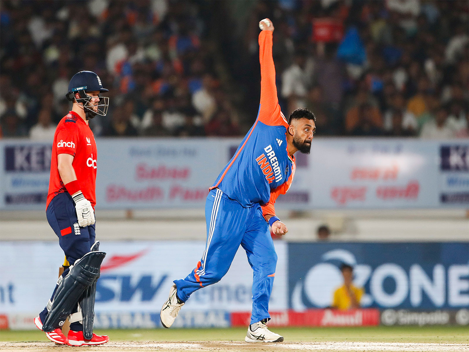 'I Cry the Whole Night': Indian Spinner Varun Chakravarthy Opens Up on Pre-Match Anxiety (WATCH)