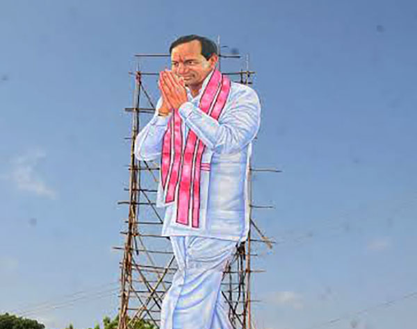 Telangana father of nation KCR surrounded by Telangana traitors