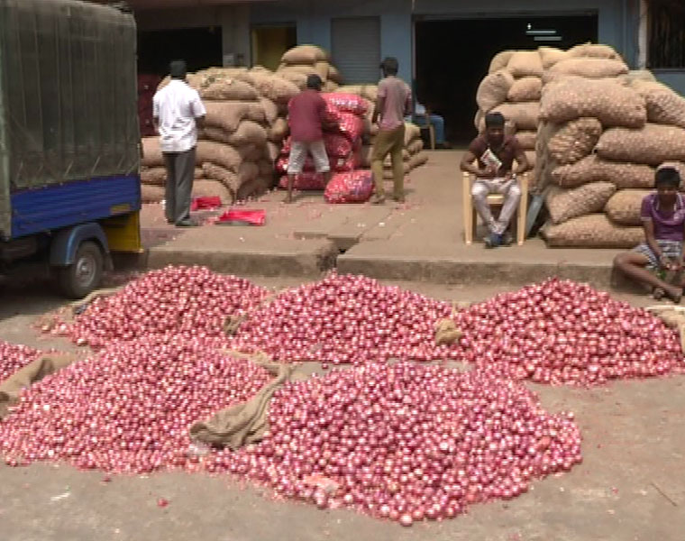 Suvarna News Impact Onion Farmers Gets Componsation