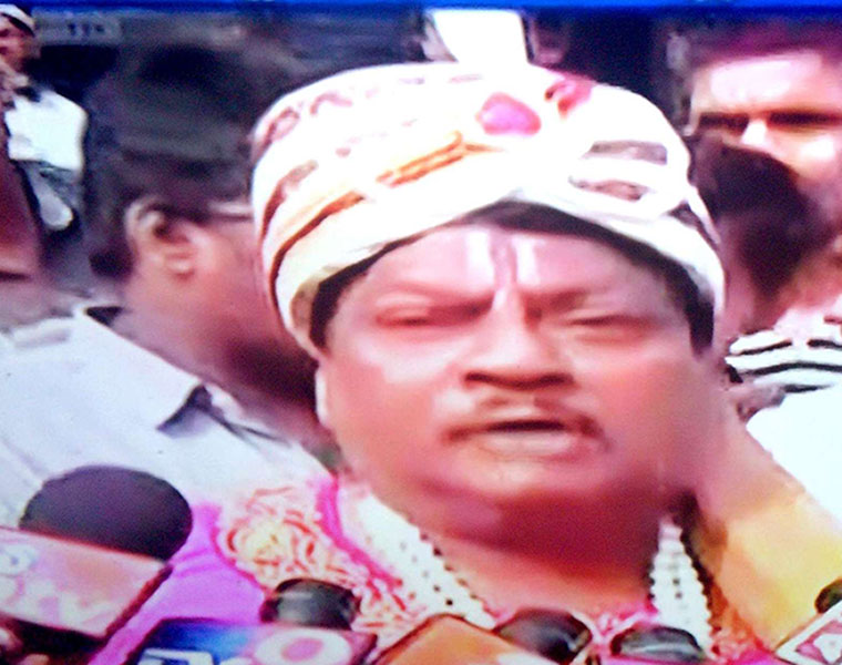 ex mp Sivaprasad impressed with the peculiar attire of Parliament session over special status agitation