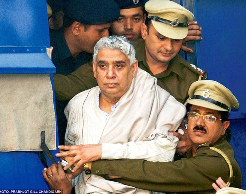 हत्यारा बाबा रामपाल जिसने पुलिस से छेड़ दी थी जंग, जीवन भर रहेगा सलाखों के पीछे