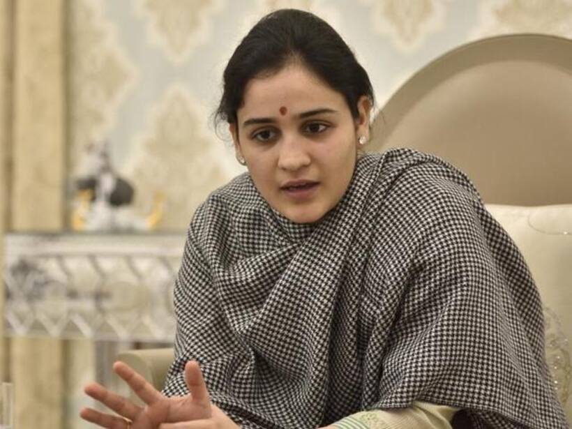 मुलायम के समधी के बाद अब बहू ने दिया सपा बसपा गठबंधन के खिलाफ बयान