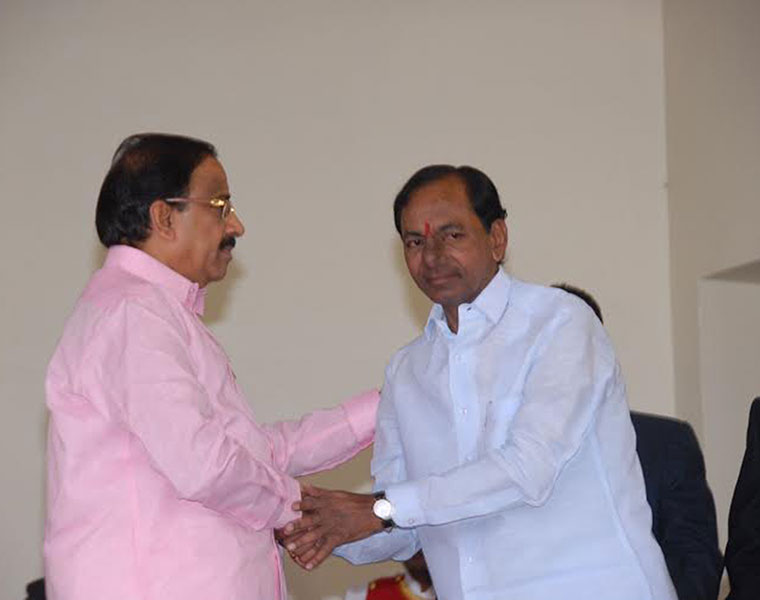 Is KCR plans to give major role Tummala Nageswara Rao to counter Ponguleti Srinivasa Reddy factor ksm