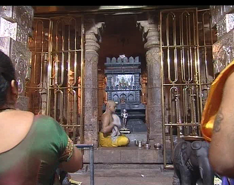 Raghavendra Swamy worship in mantralaya gow