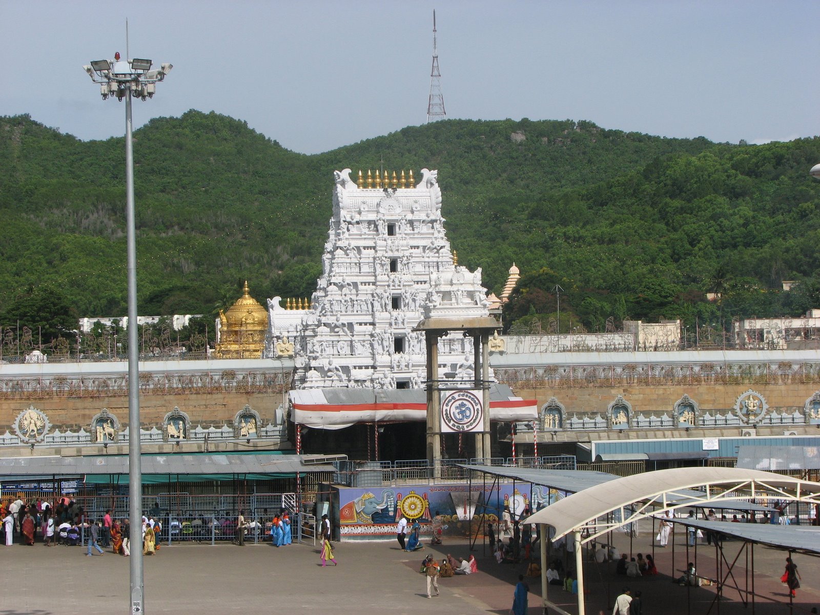 devasthanam announced cancellation of vip darshan for 2 days at tirupati temple