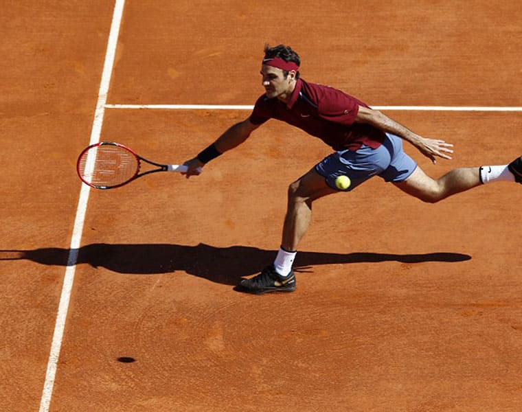 Roger Federer and Novak Djokovic into the third round of French Open