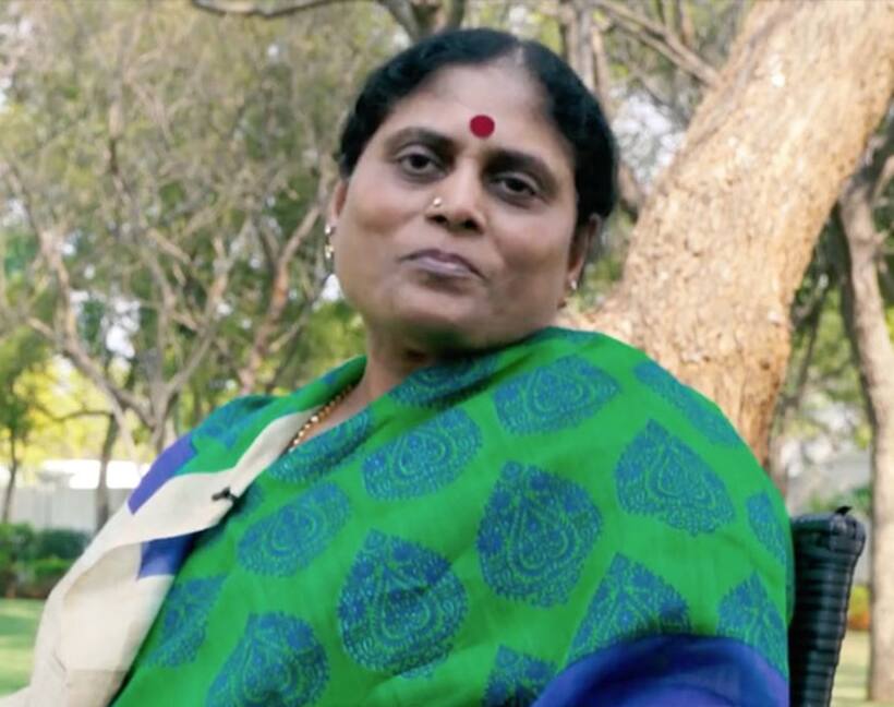 విశ్వభారతి  ఆసుపత్రిలో అవినాష్ రెడ్డి తల్లి లక్ష్మి:  విజయమ్మ పరామర్శ