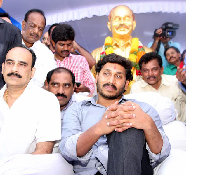 Nakka Anand Babu slams YSR family