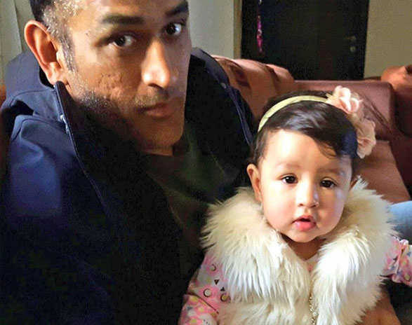 Dhoni daughter Ziva singing a Malayalam song