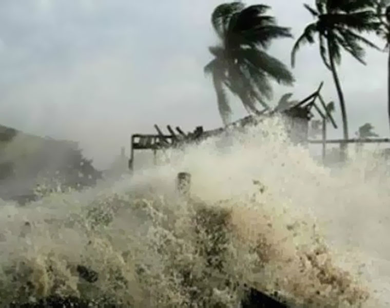 Cyclone to hit India Red alert declared