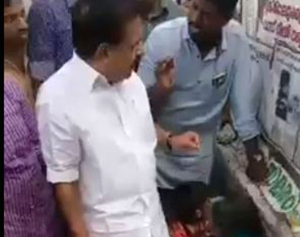 unidentified men attacked on man who criticize ramesh chennithala on the protest of sreejith