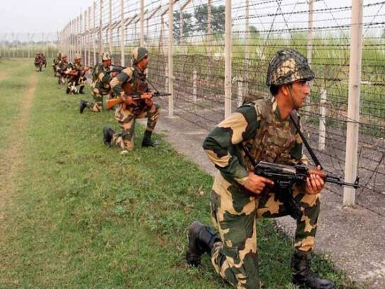 Pak violates Ceasefire along Arnia IB; BSF guns down One Pak ranger, another injured
