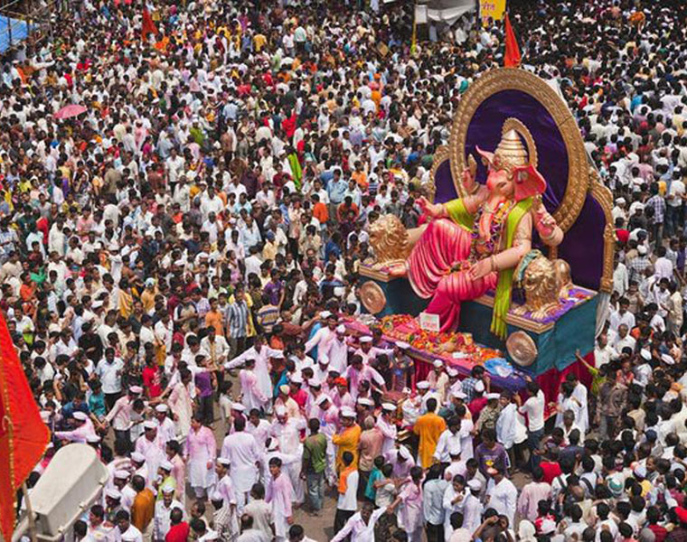 How many districts banned Liquor sales on ganesh festival first in Pune ckm