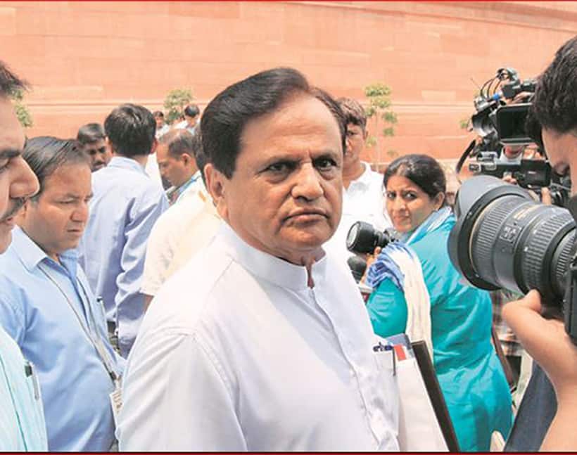 सोनिया गांधी के करीबी कांग्रेस नेता अहमद पटेल पर लगभग 7 करोड़ जुर्माना