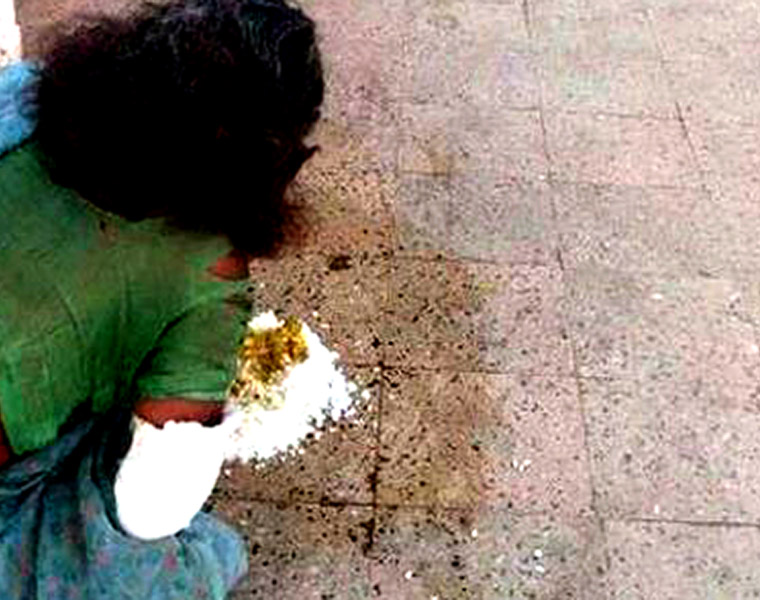 Poor Woman Patient Served Food on Floor in Govt Hospital