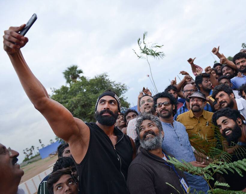 (Pics) Believe it or not! Baahubali and Bhallala Deva did have a moment of friendship