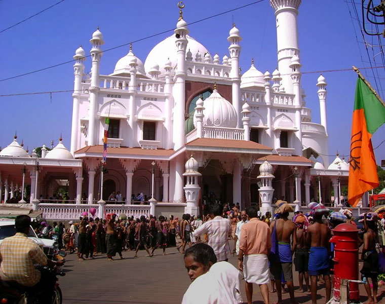 vavar mosque sabarimala pilgrimage kerala unifying hindu muslim