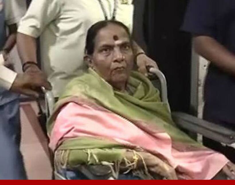 Parvathamma Rajkumar undergoing dialysis, responding to treatment