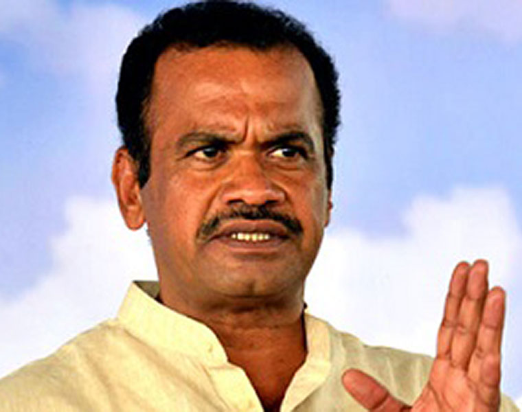 telangana congress mp komatireddy venkatareddy wants to pcc chief post