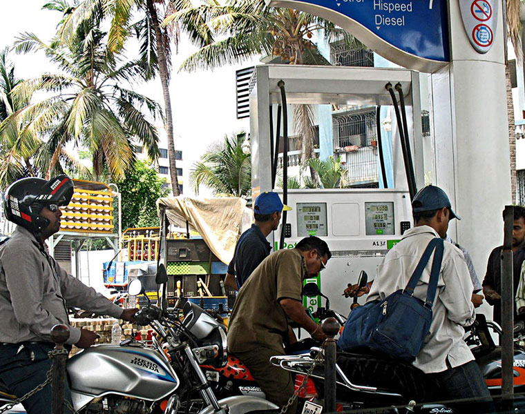 Petrol Pumps Wont Accept Cards Of Some Banks Starting Midnight