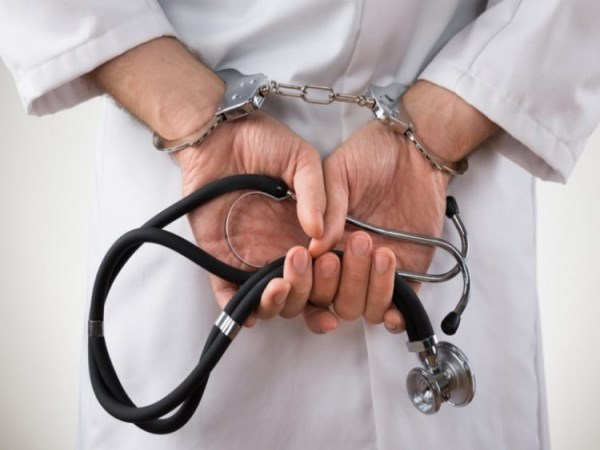 Fake Doctor Arrested for Selling Bogus MBBS Degrees to 400 Students in Rs 3.7 Crore Fraud 