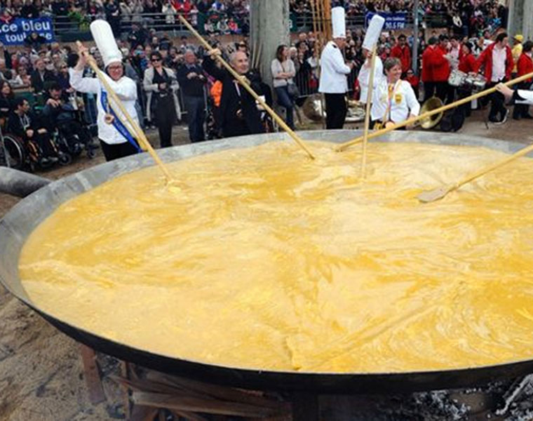 Giant 10000 egg omelette made for Belgian festival