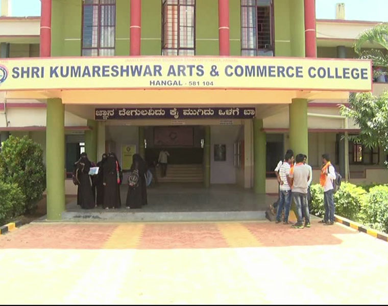 Contravercy Created Between Hindu And Muslim Students For Dress Code