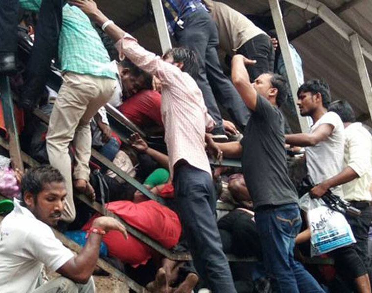 Mumbai : Passenger rush outside LTT, CR asks people not to panic  - bsb