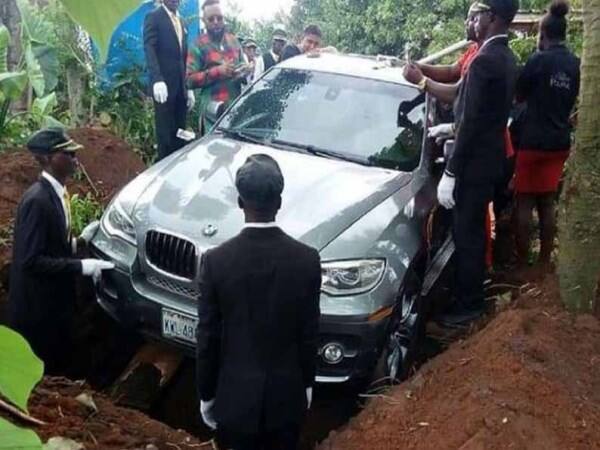 Nigirien man buries his father with bmw car