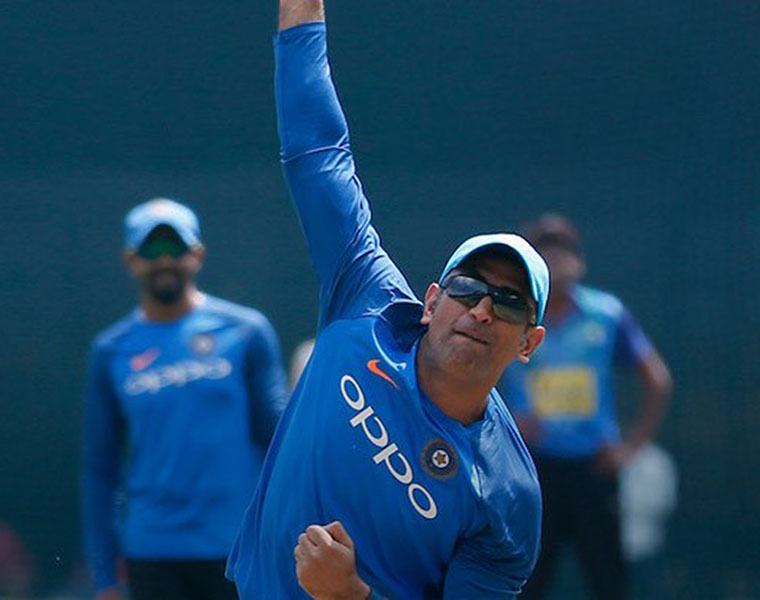 MS Dhoni tries spin bowling and Twitter goes into a tizzy