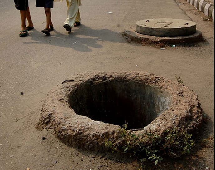 Breaking: Five men fall in deep manhole in Hyderabad, unconscious