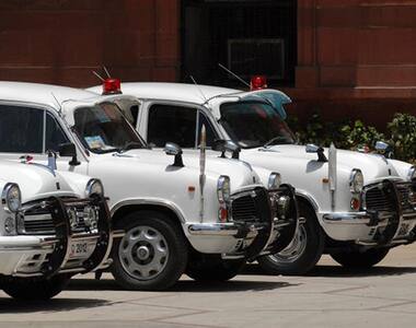 Karnataka official misuses VIP status, makes driver carry his shoes