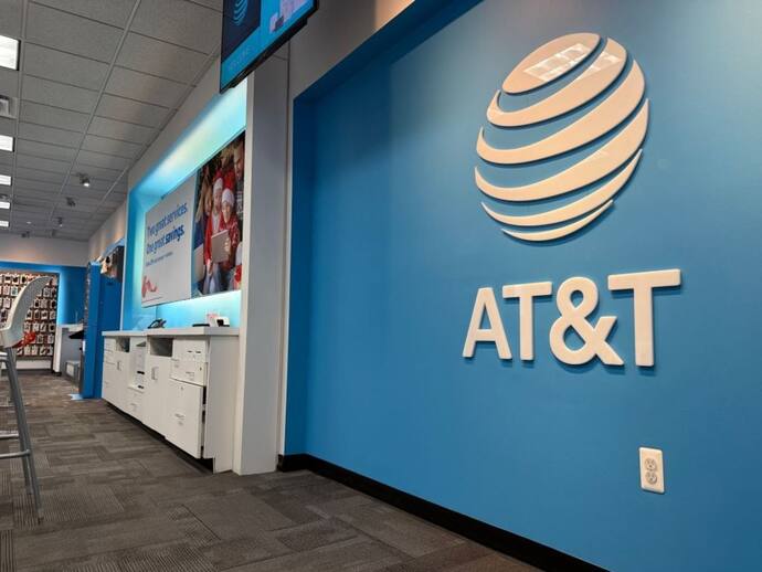 AT&T Stock Snags Price Target Hikes After Solid Q4 Results: Retail Mood Remains Positive