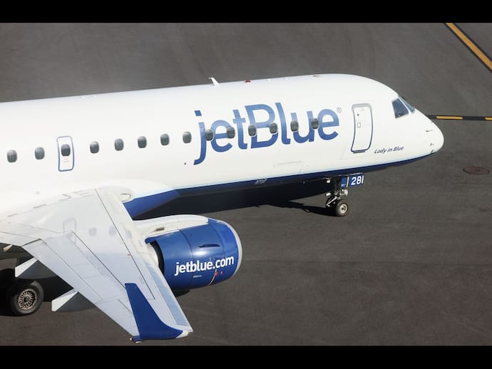 JetBlue Reports Upbeat Q4 But Stock Dives On Lower Q1 Revenue Projections: Retail Shrugs It Off