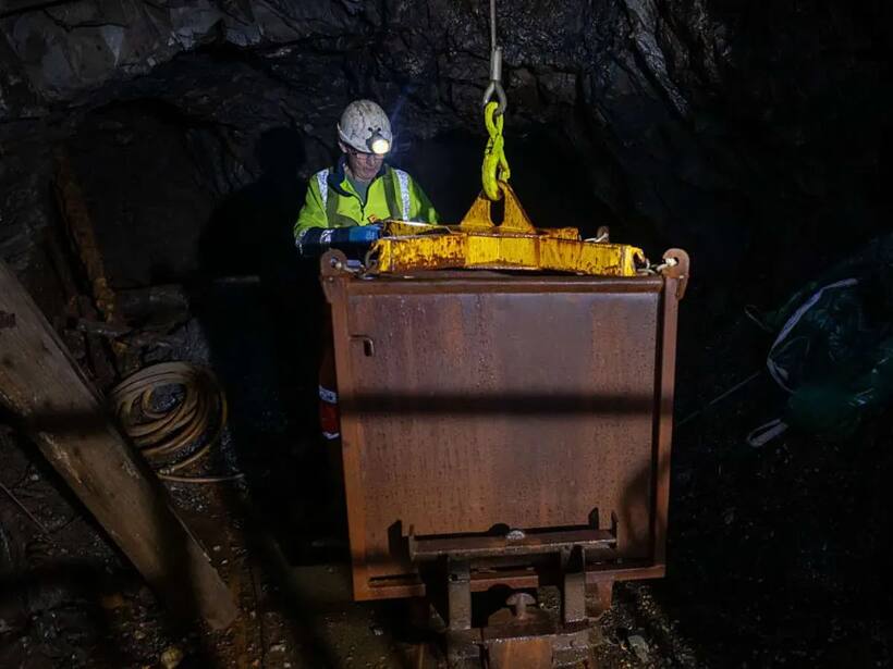 https://stocktwits.com/news articles/markets/equity/hudbay minerals stock rises after restarting manitoba mines shut by wildfires/chlYF1WRRTW
