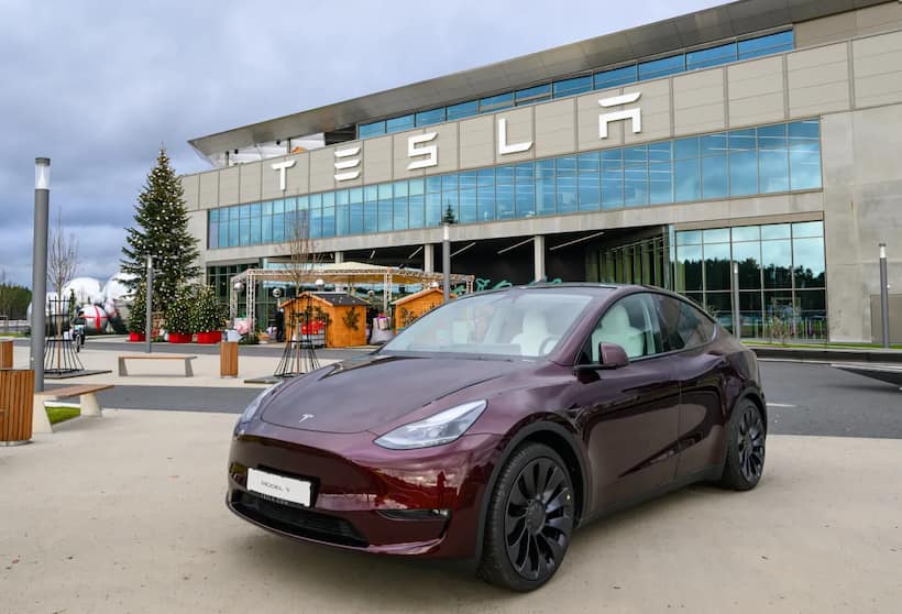 https://stocktwits.com/news articles/markets/equity/tesla beefs up china lineup with quicker model 3 longer range model y/chFWTnyRRNa