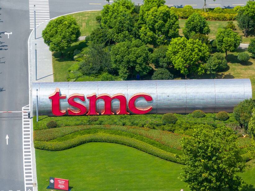 TSMC Stock Edges Lower Despite Barclays’ Bullish Stance, Price Target Cuts For Qualcomm, Intel, AMAT: Retail Sentiment Cools