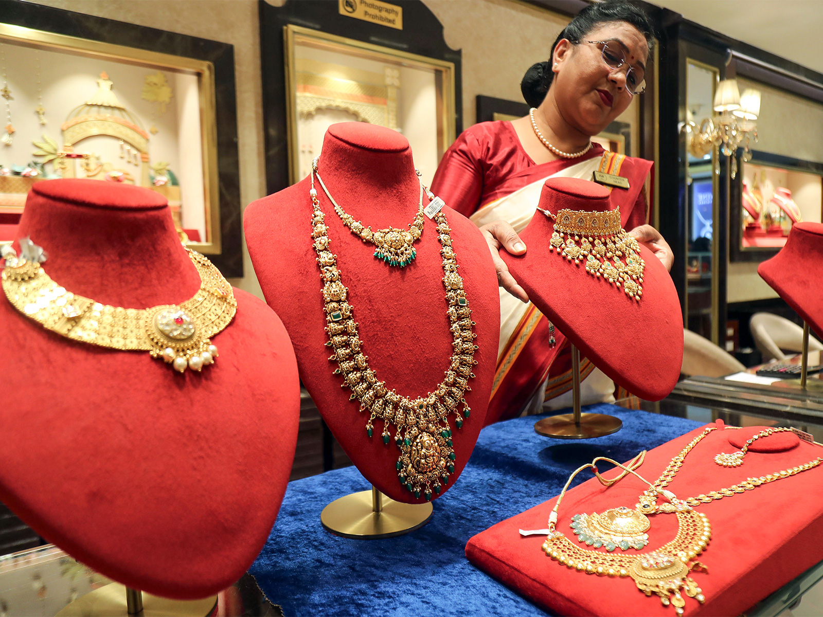 India's gold purchase value hits record high despite lower demand