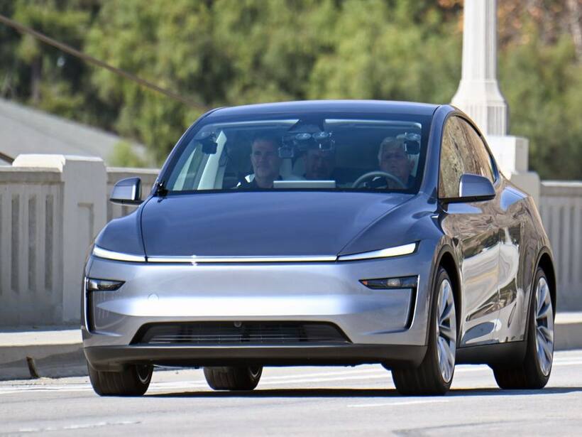 https://stocktwits.com/news articles/markets/equity/tesla analyst says current fsd cannot enable autonomous driving/chiIfMmRbSh