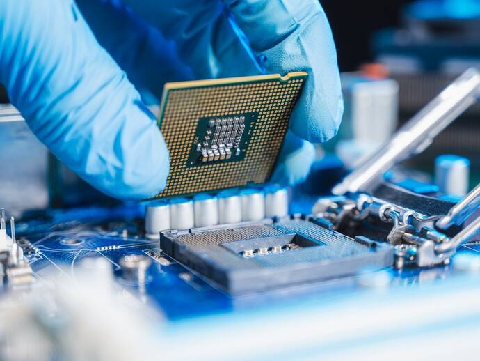 Texas Instruments Expected To Post Decline In EPS, Revenue As Wells Fargo Analysts Point To Demand Slowdown: Retail Stays Extremely Bullish