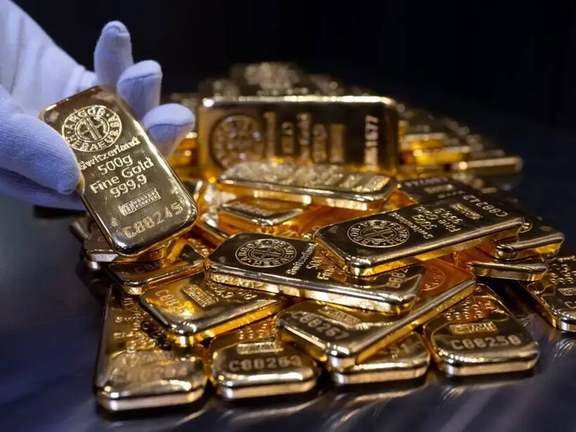 https://stocktwits.com/news articles/markets/equity/gold breaks 3 500 barrier economist warns of dollar s waning supremacy/chQSSWaRbX5