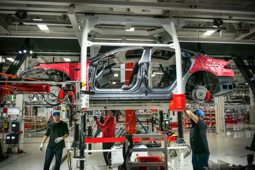 https://stocktwits.com/news articles/markets/equity/tesla stock slides after report of third production pause in a year texas gigafactory to undergo maintenance/chlrq8gRRcK