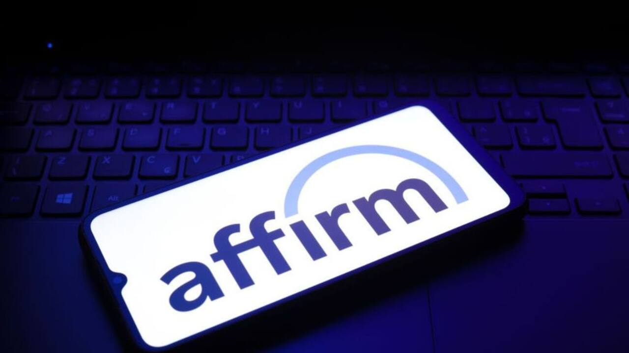 https://stocktwits.com/news-articles/markets/equity/affirm-stock-dips-after-weak-q4-forecast-cfo-sees-growth-rate-moderating/chiWS0iRblR