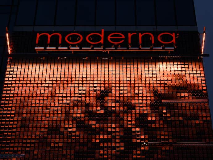 Moderna Stock Heads For Weekly Loss As Retail Caution Prevails: Wealth Advisor Tells Why She's Staying On The Sidelines