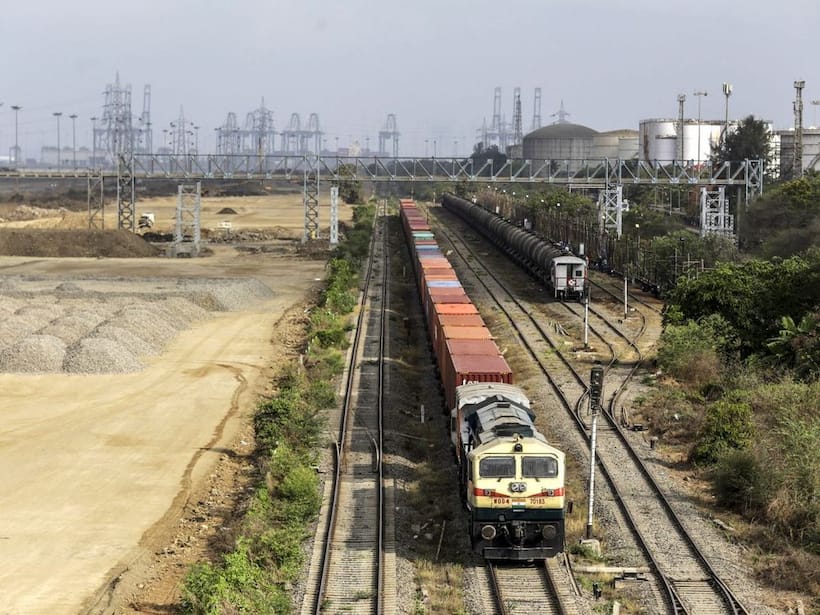 https://stocktwits.com/news articles/markets/equity/irctc may rally to 830 if momentum sustains sebi ra deepak pal/chmZWMARR7T
