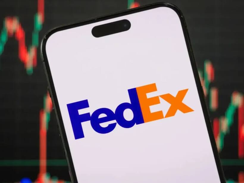FedEx Stock Attracts Slew Of Price Target Cuts Post Disappointing Outlook Revision, Loop Capital Names It ‘Really Bad Recession Stock’