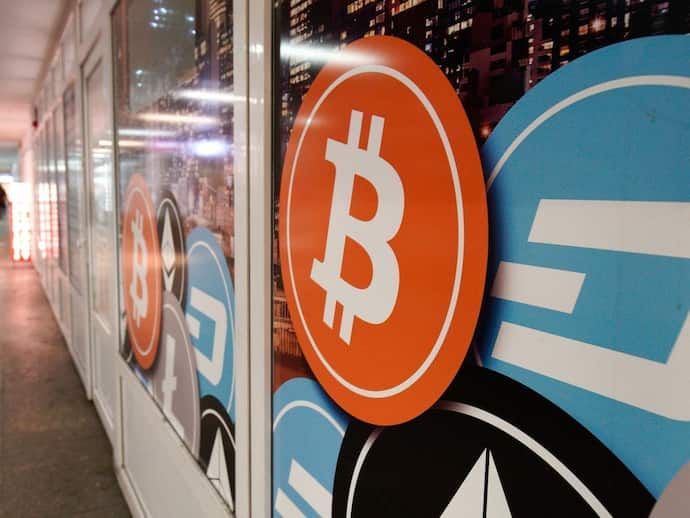 https://stocktwits.com/news-articles/markets/equity/bitcoin-nears-record-breakout-against-nasdaq-moves-in-lockstep-with-gold/chQS8O4RbXa