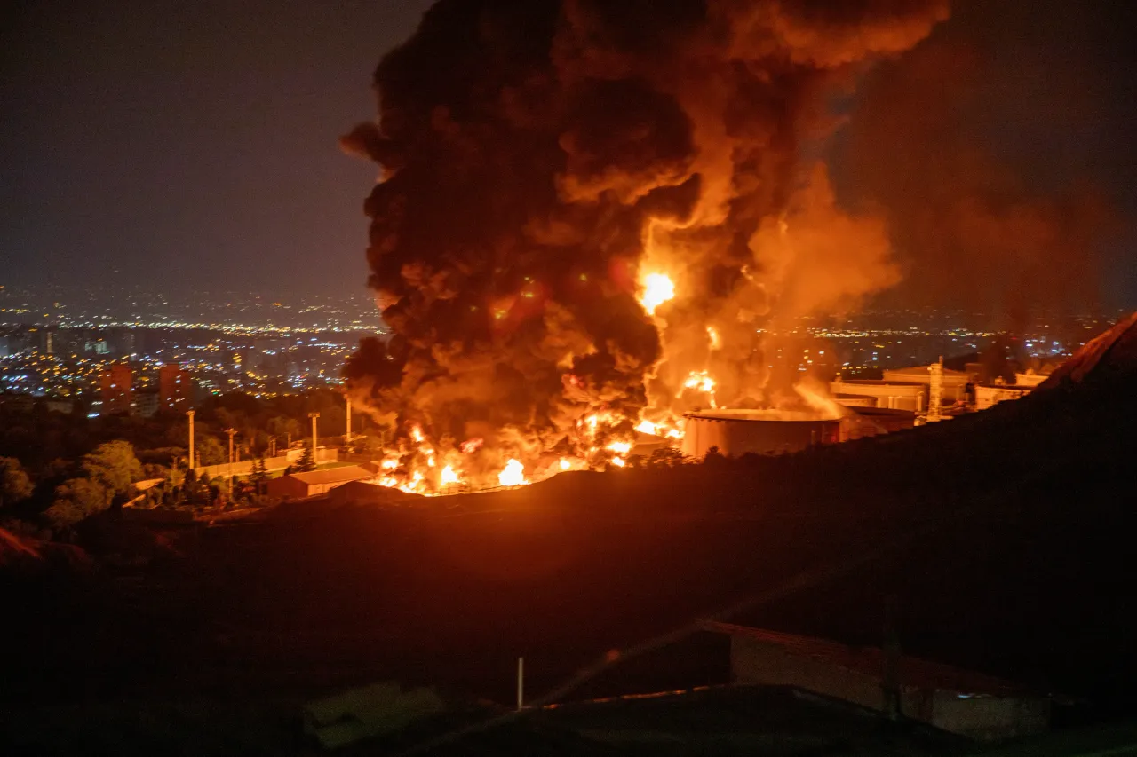 Baker Hughes, Woodside CEOs Stay Wary Of Predicting Oil Prices Amid Israel-Iran Conflict – Here's Why Strait Of Hormuz Makes All The Difference