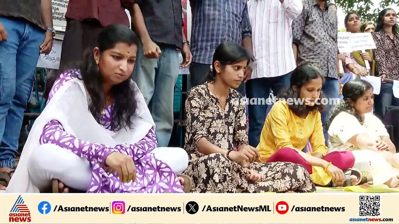 ലിസ്റ്റ് വന്നിട്ട് ഒരു വർഷം, പക്ഷേ നിയമനമായില്ല; സെക്രട്ടേറിയറ്റിന് മുന്നിൽ മണ്ണ് തിന്ന് പ്രതിഷേധം